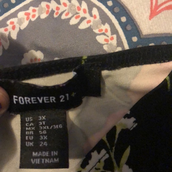 Crop top floral shit - Picture 2 of 2